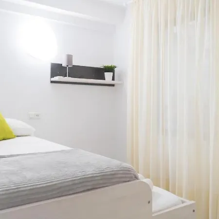 Beautiful Coastal 3-bedroom - 1 Minute Away From Apartment Fuengirola