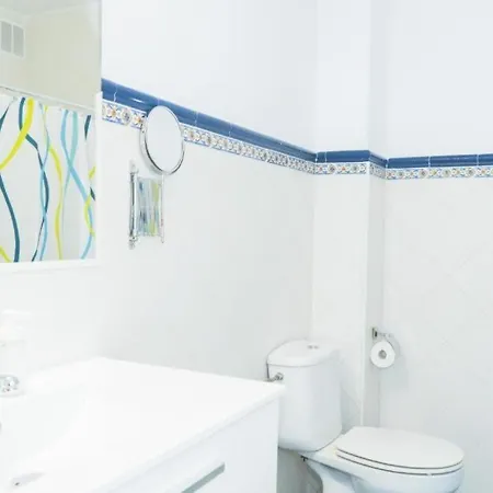 Beautiful Coastal 3-bedroom - 1 Minute Away From Apartment *