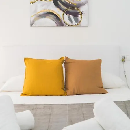 Beautiful Coastal 3-bedroom - 1 Minute Away From Fuengirola