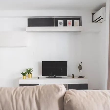 Apartment Beautiful Coastal 3-bedroom - 1 Minute Away From