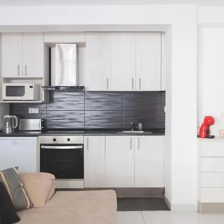 Beautiful Coastal 3-bedroom - 1 Minute Away From