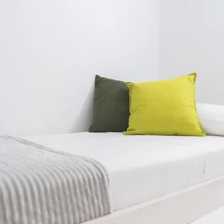 Apartment Beautiful Coastal 3-bedroom - 1 Minute Away From