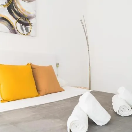 Apartment Beautiful Coastal 3-bedroom - 1 Minute Away From