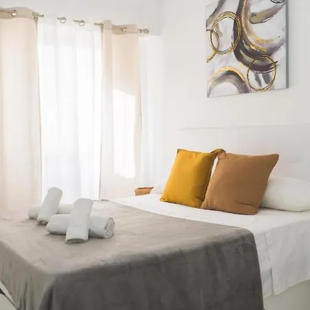 Beautiful Coastal 3-bedroom - 1 Minute Away From * Fuengirola