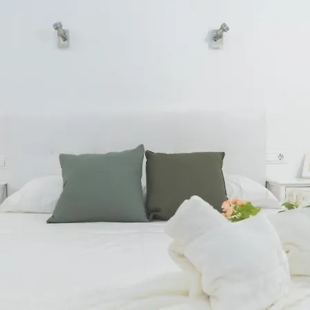 Beautiful Coastal 3-bedroom - 1 Minute Away From Appartement