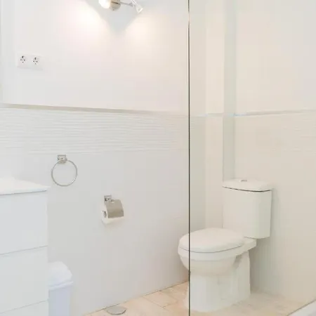 Beautiful Coastal 3-bedroom - 1 Minute Away From Appartement *