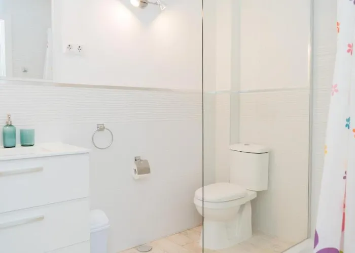 Beautiful Coastal 3-bedroom - 1 Minute Away From Apartament *