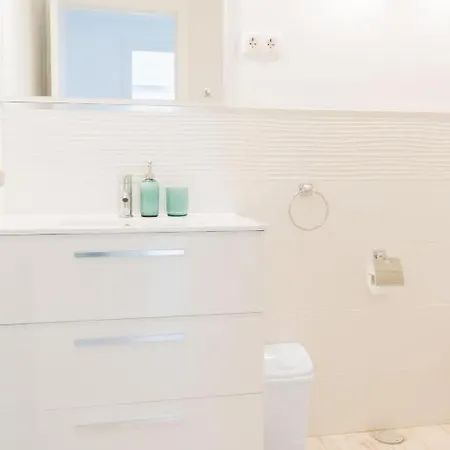 Beautiful Coastal 3-bedroom - 1 Minute Away From Fuengirola